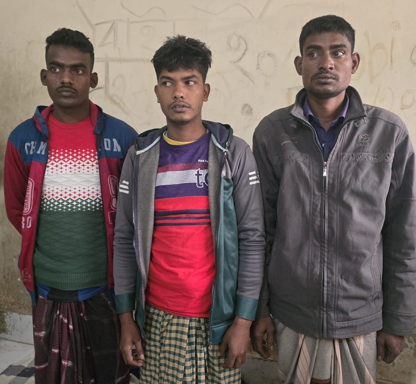 চাঁপাইনবাবগঞ্জে পিকআপ,সিএনজি,মোটরসাইকেল ও ৭টি চোরাই গরুসহ ৩  আন্ত:জেলা ডাকাত গ্রেপ্তার